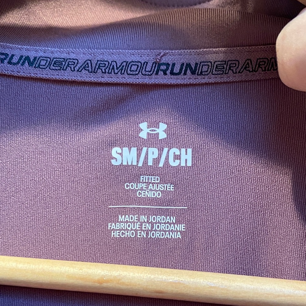 RUNDER Armour Mauve Fitted Top.  Size SP. LIKE NEW! - Picture 2 of 14